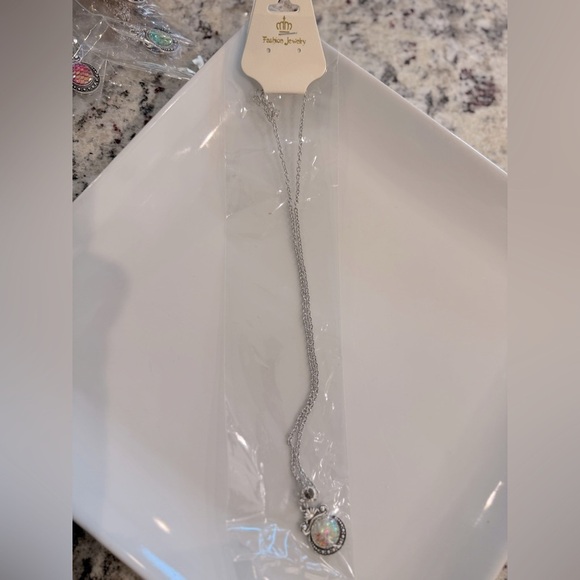 Fashion Jewelry Elegant Silver White Mermaid Pendant Necklace - Picture 2 of 4